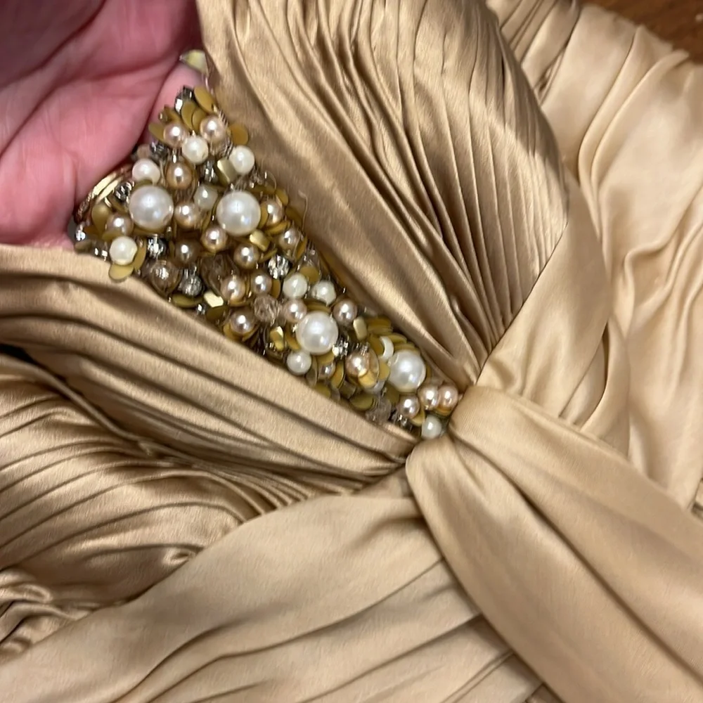 COPY - Gold Glamour Prom Dress with Elegant Design - Picture 3 of 16
